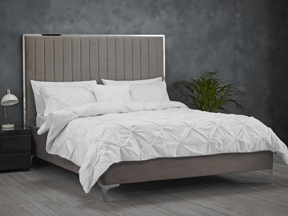 berkeley upholstered bed roomset