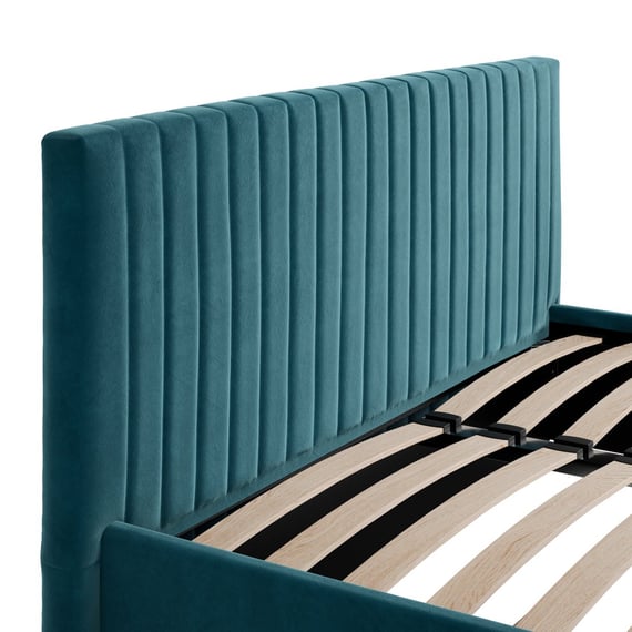 berlin teal bed close up