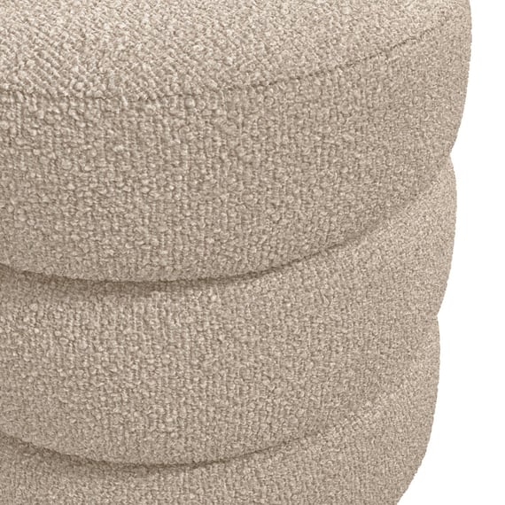 emi buff boucle pouffe close up