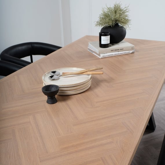 hyde natural oak dining table top close up